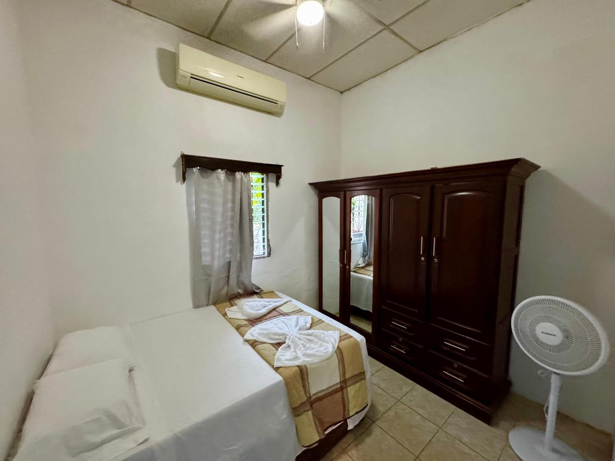 Hostal Inn 1 弗洛勒斯 外观 照片